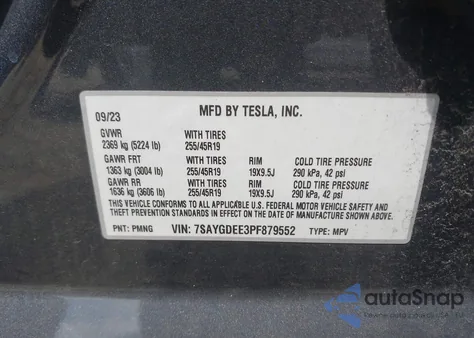 2023 Tesla Model Y Awd/Long Range Dual Motor All-Wheel Drive z USA, uszkodzony, nr VIN 7SAYGDEE3PF879552